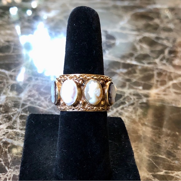 14KT Solid Gold Vintage Cameo Shell Ring - Picture 3 of 7